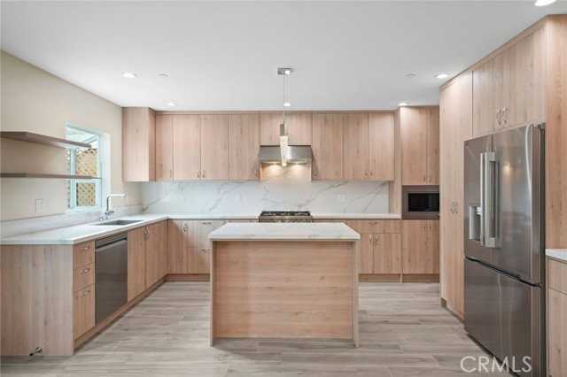 18748 Collins St - Photo 3 of 6