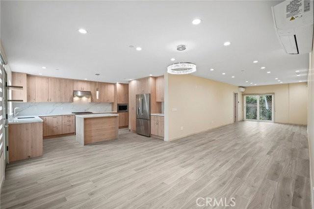 18748 Collins St - Photo 4 of 6