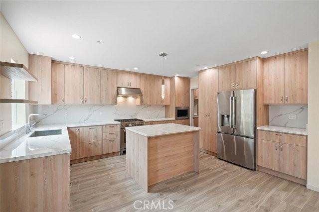 18748 Collins St - Photo 5 of 6