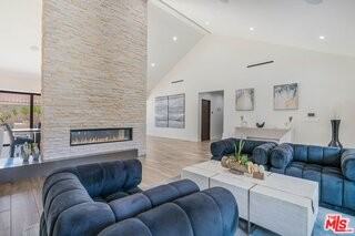 17520 Embassy Dr - Photo 3 of 4