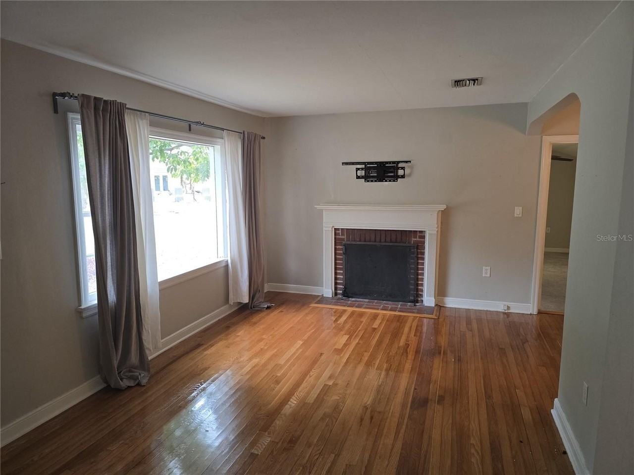 1001 W Beacon Ave - Photo 4 of 17