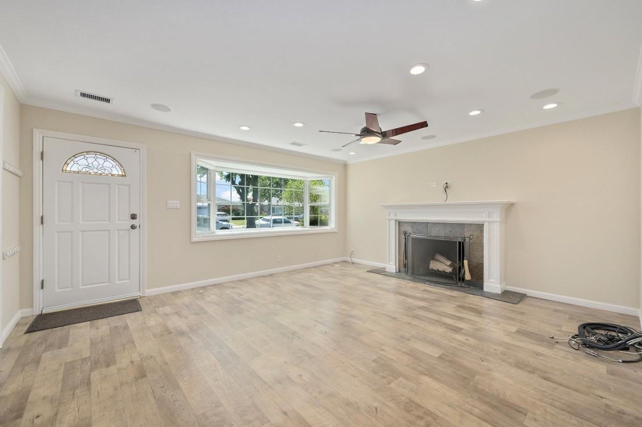 3419 Flora Vista Ave - Photo 3 of 18
