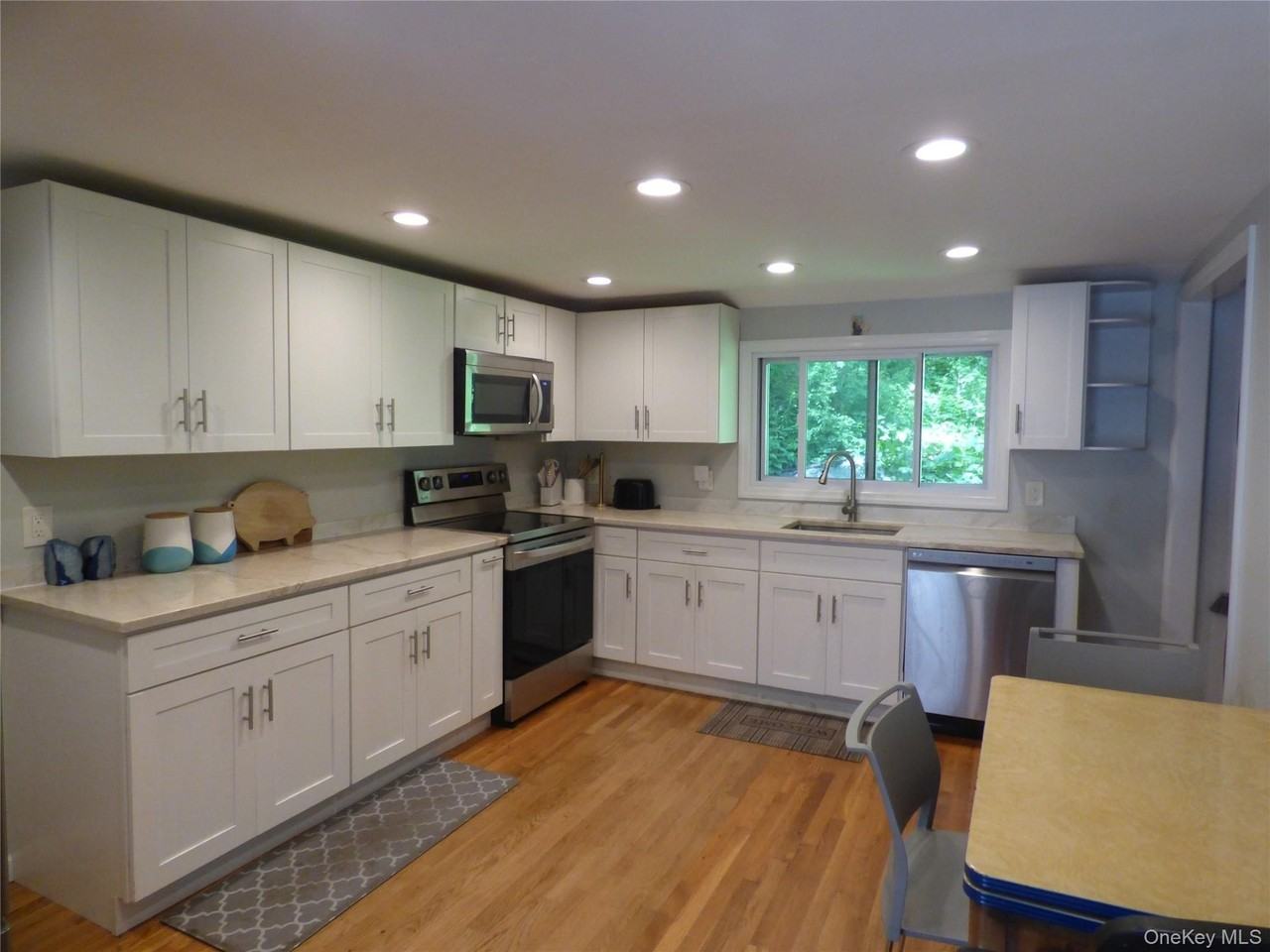 156 Brook Trl - Photo 2 of 14