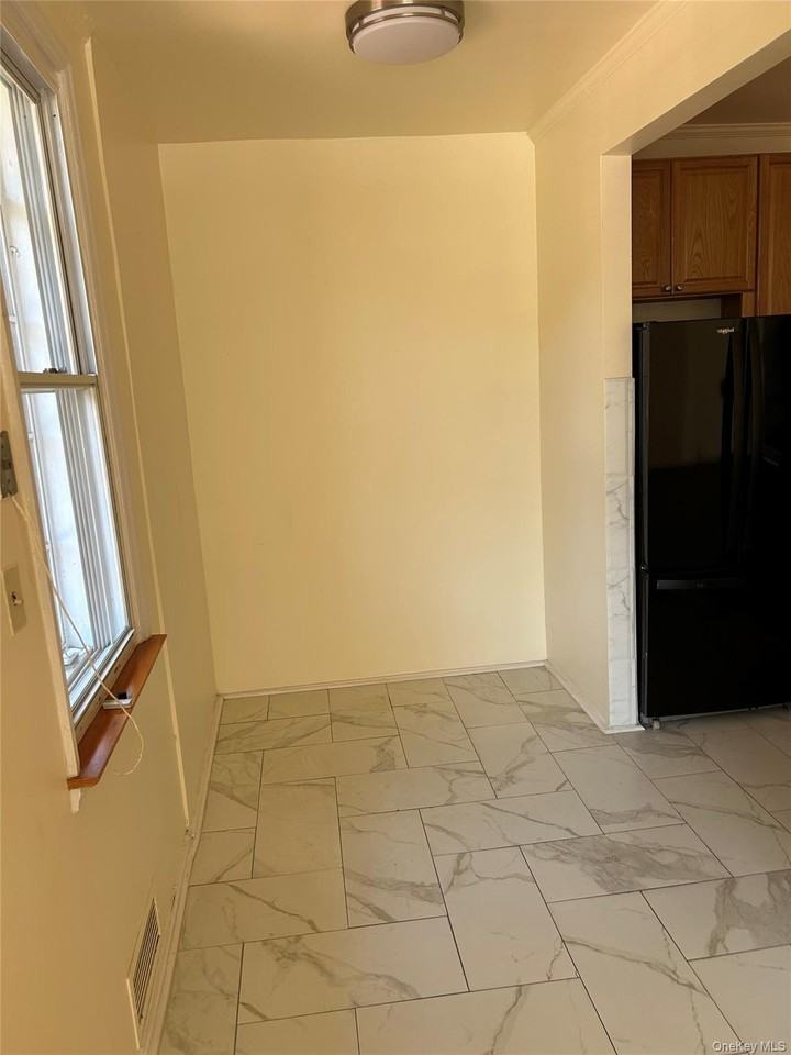 1585 New York Ave - Photo 3 of 10