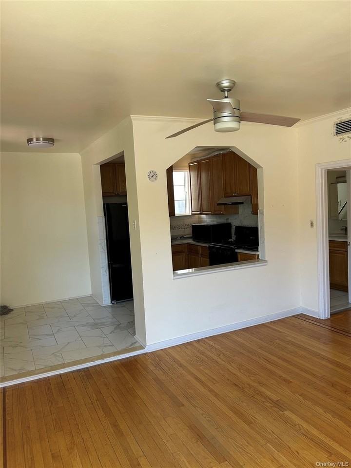 1585 New York Ave - Photo 4 of 10