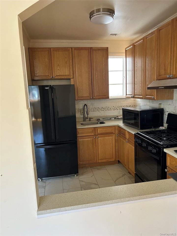 1585 New York Ave - Photo 5 of 10