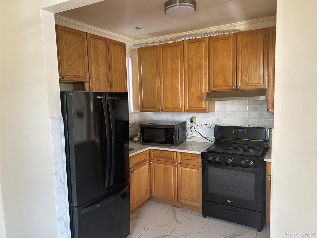 1585 New York Ave - Photo 6 of 10