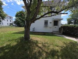 featured image of 27 Cross St #1