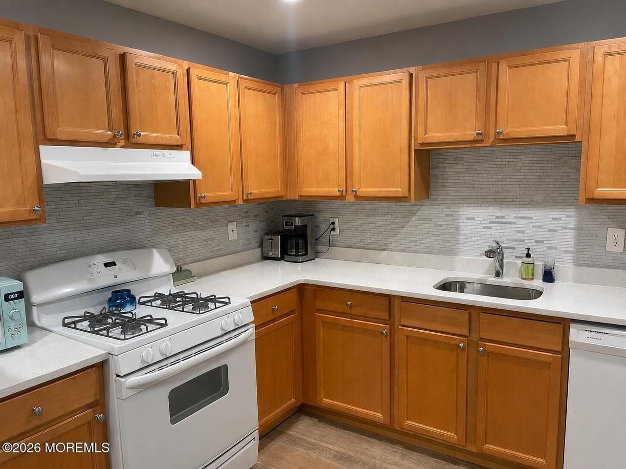 210 Tulip Ln - Photo 3 of 11