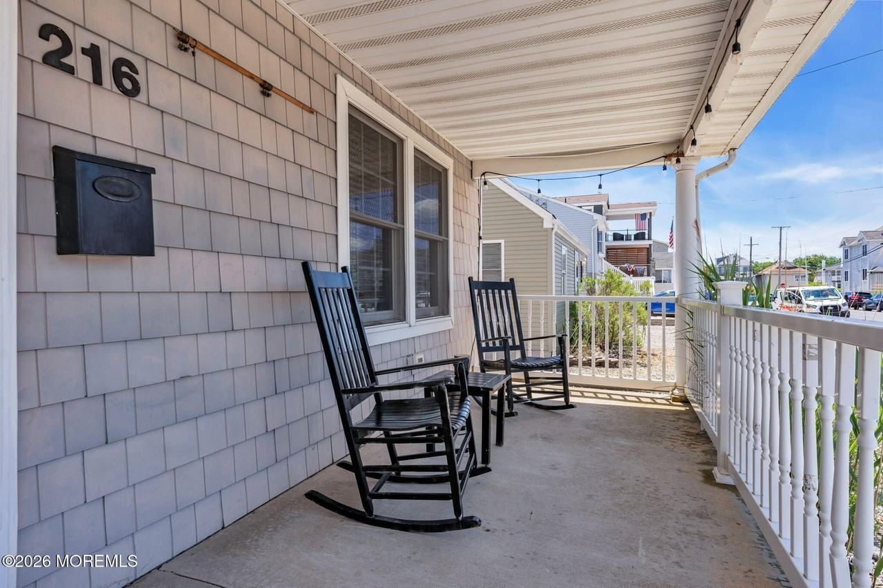 216 4th Ave - Photo 6 of 38