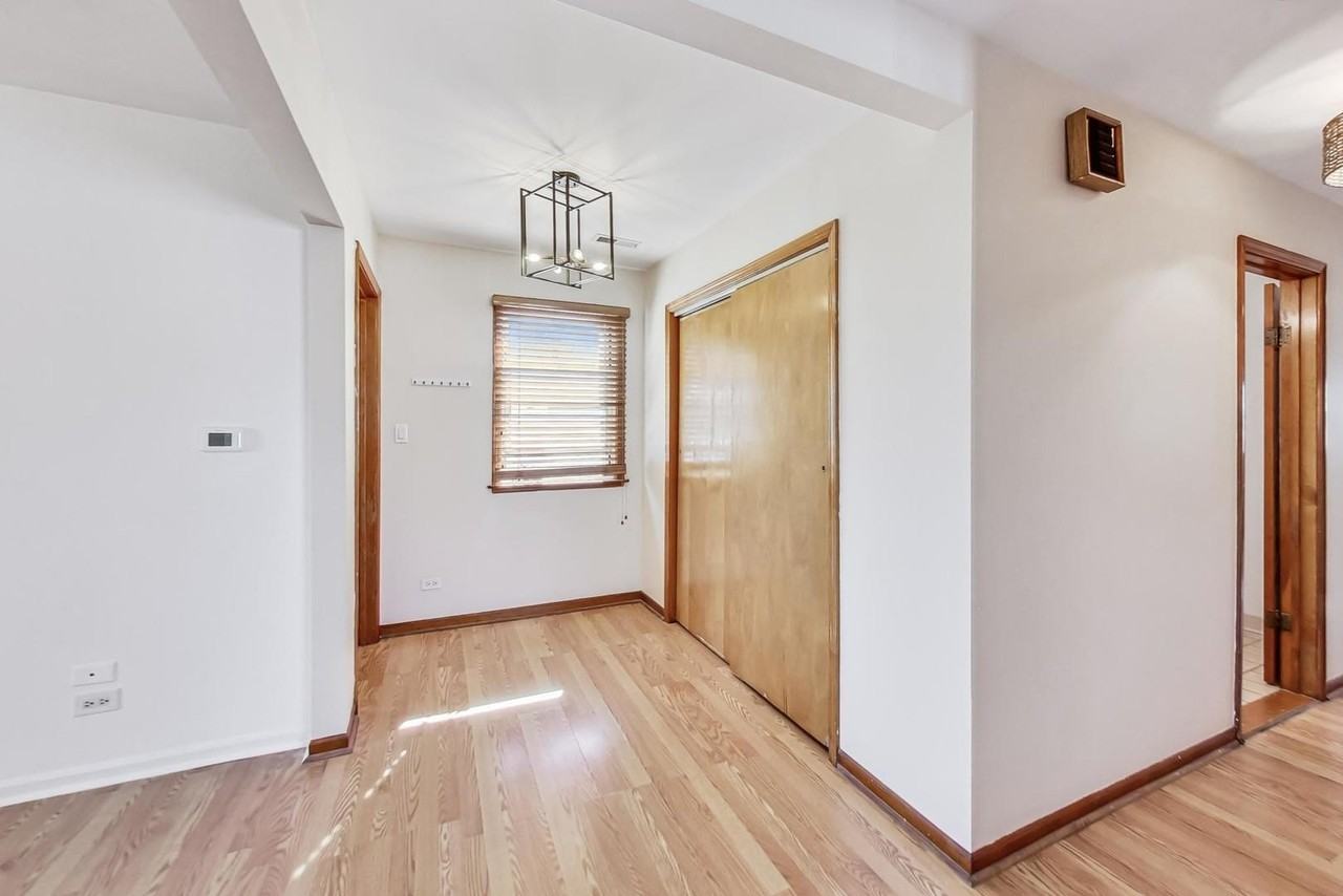 4234 N Mcvicker Ave #2 - Photo 4 of 37