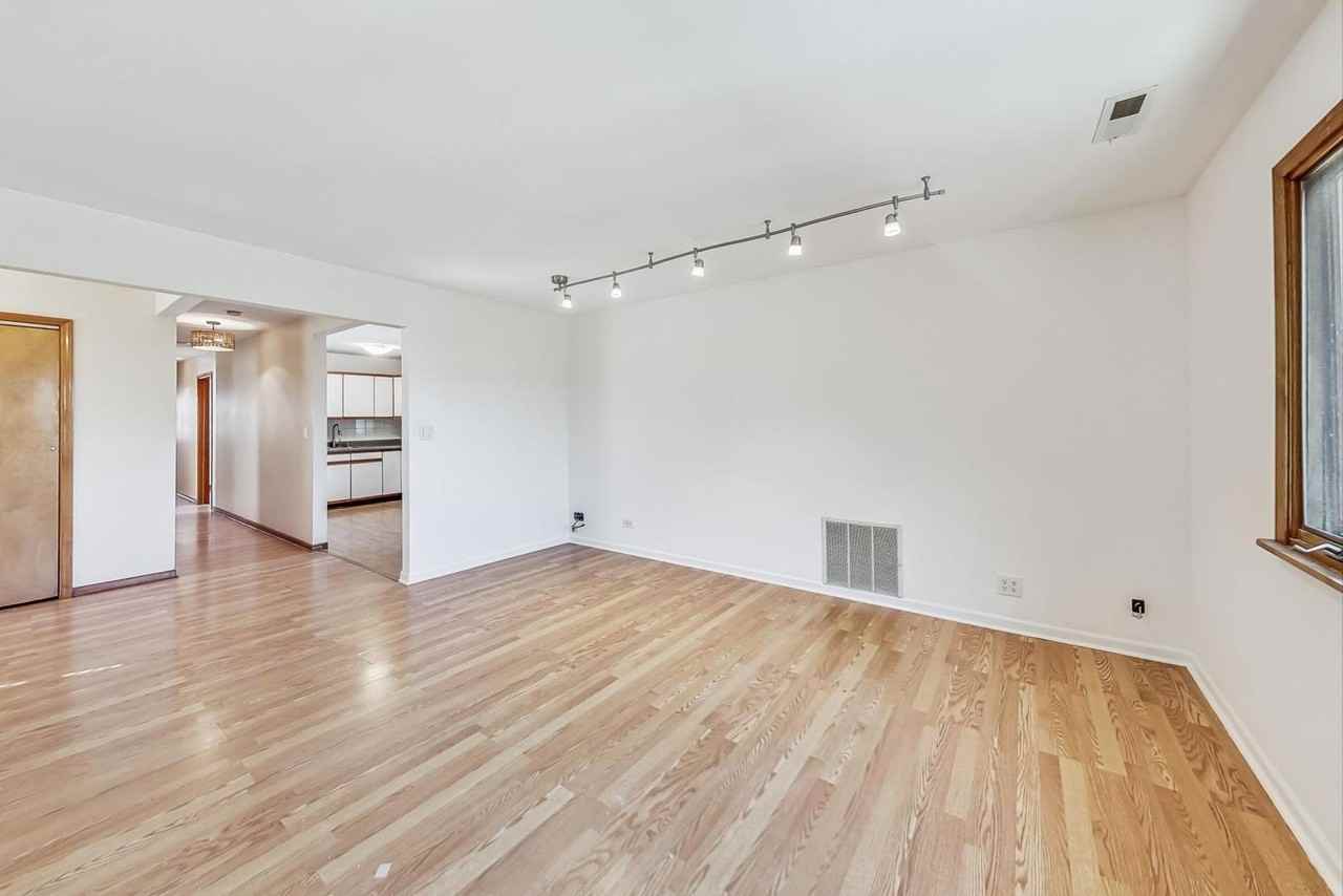 4234 N Mcvicker Ave #2 - Photo 6 of 37