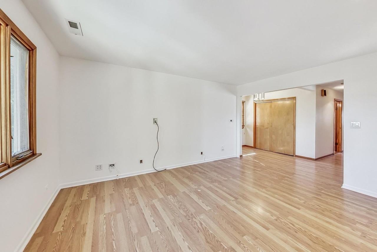 4234 N Mcvicker Ave #2 - Photo 7 of 37