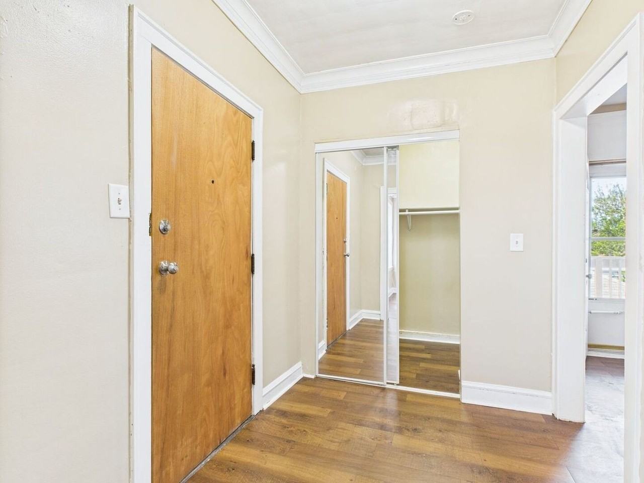 4338 W Kamerling Ave #2N - Photo 3 of 22