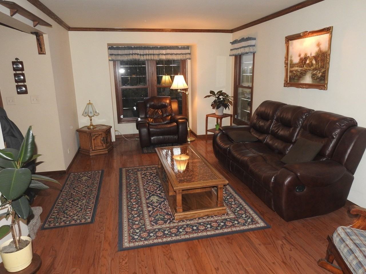 1162 Sandhurst Dr - Photo 3 of 18