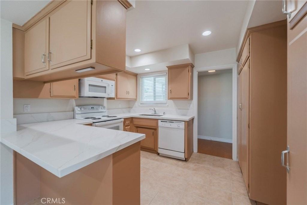 9230 Larkspur Dr - Photo 4 of 25