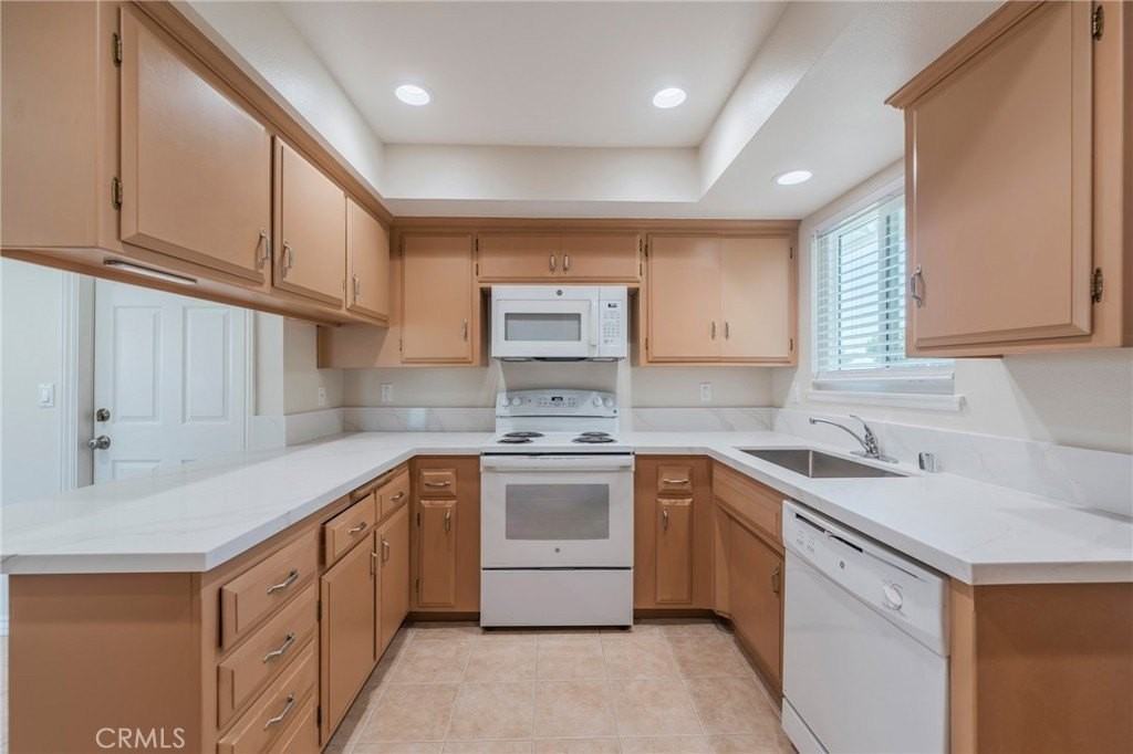 9230 Larkspur Dr - Photo 5 of 25