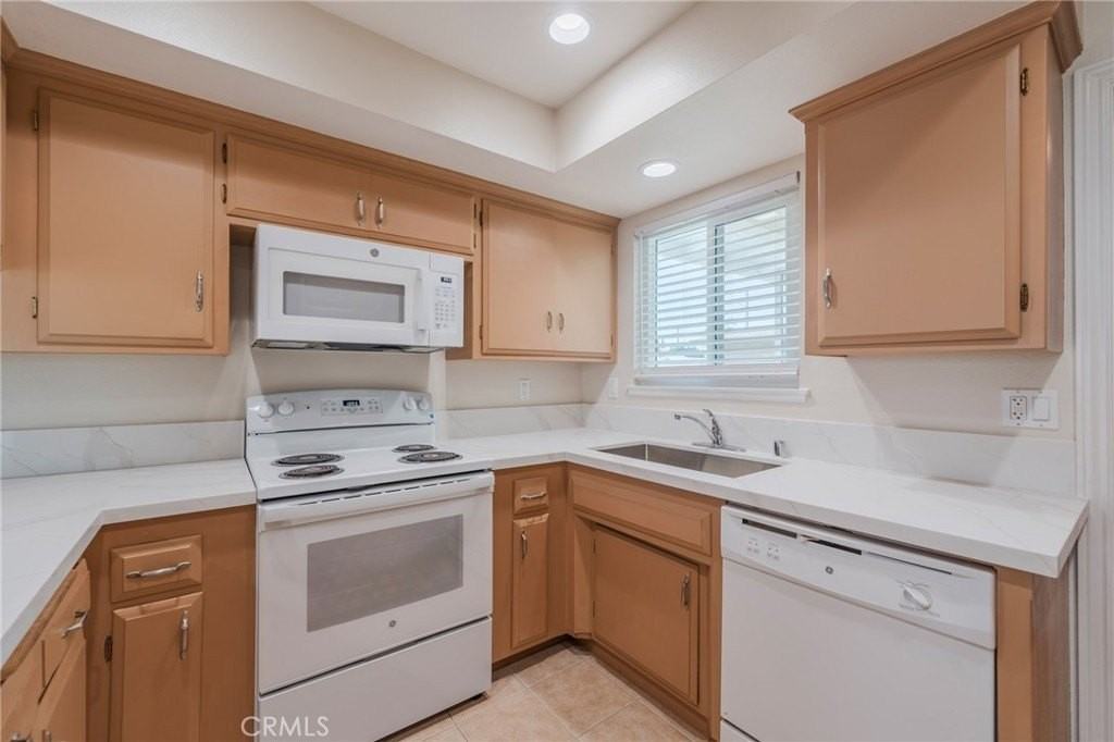 9230 Larkspur Dr - Photo 6 of 25