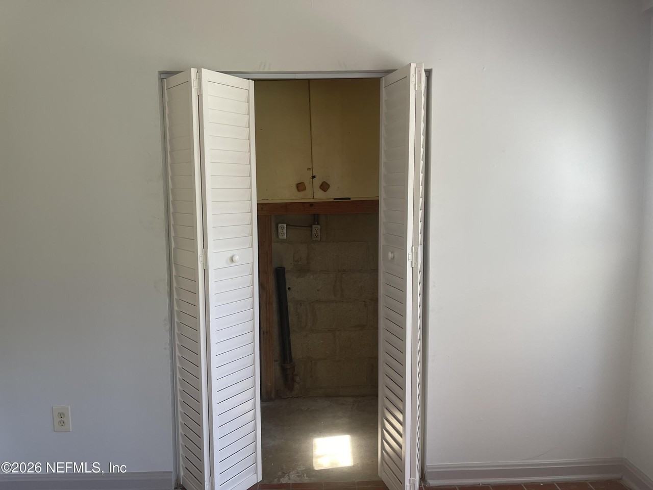 530 Myra St - Photo 6 of 21