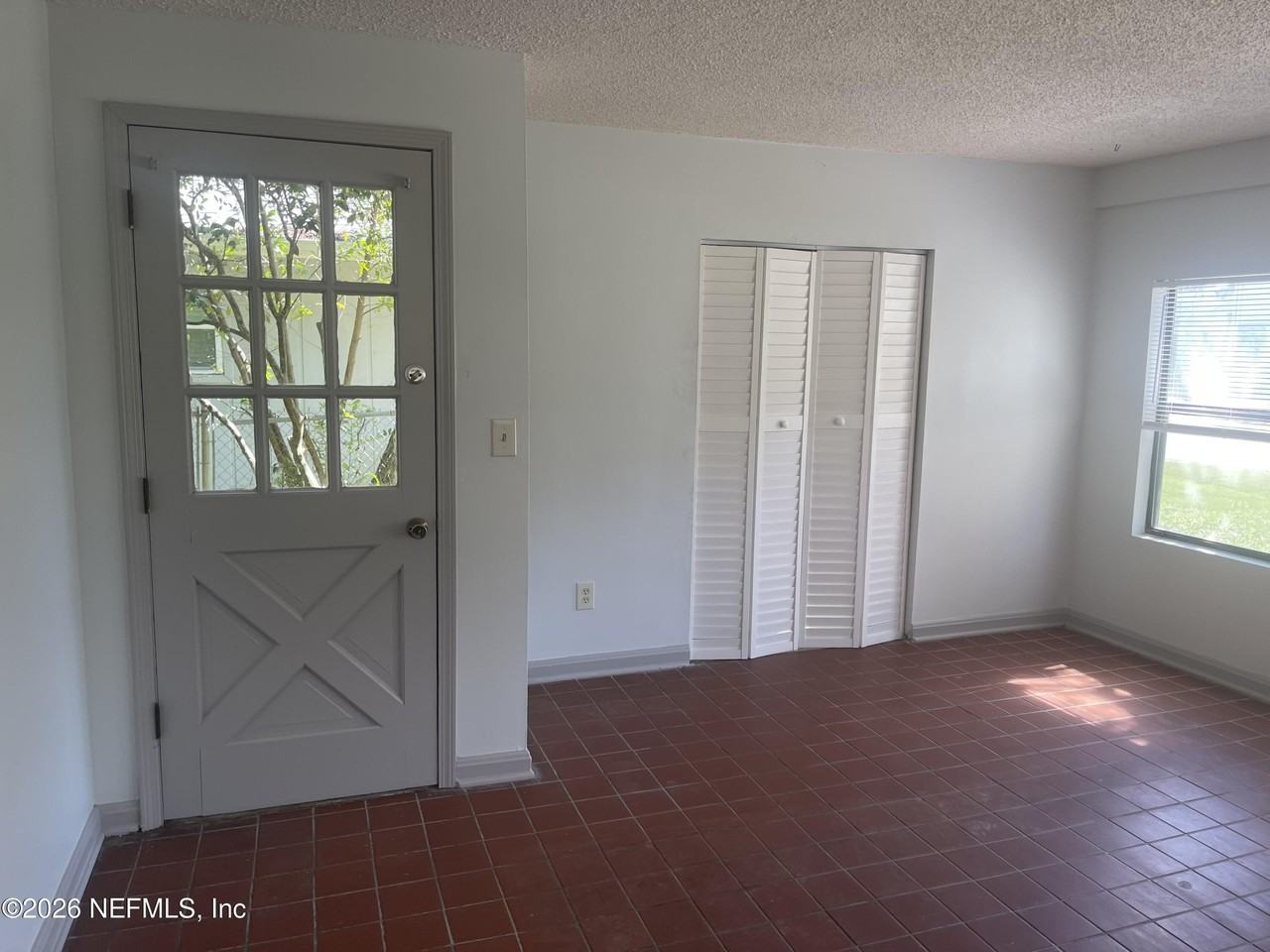 530 Myra St - Photo 7 of 21
