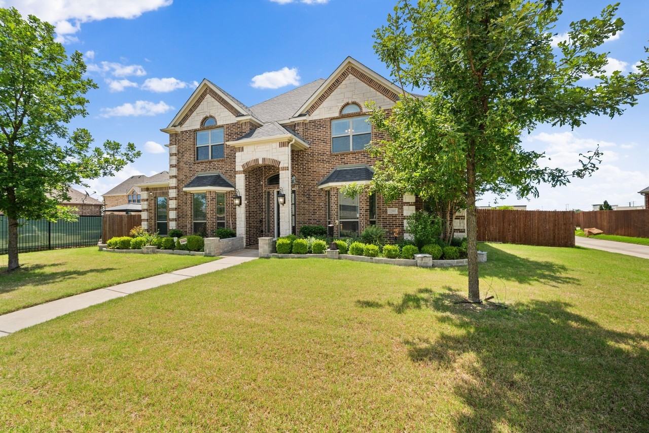 12995 Llano Ave - Photo 2 of 40