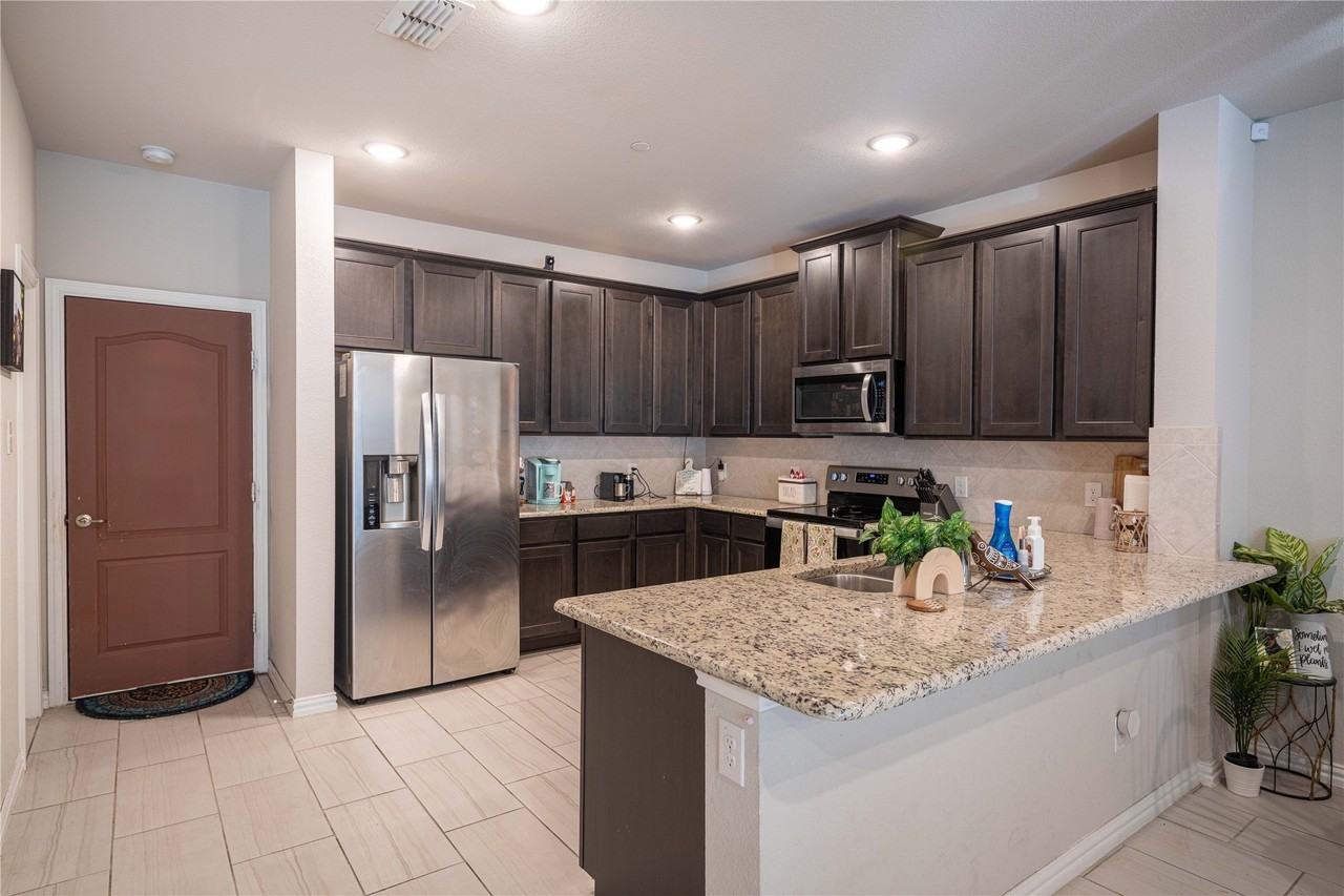 3517 Cricket Dr - Photo 3 of 16