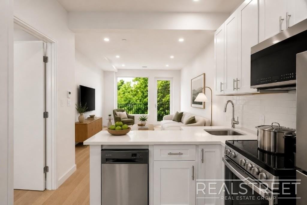 1469 Dean St #2A - Photo 3 of 7