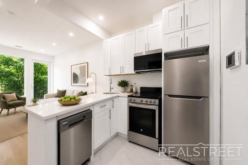 1469 Dean St #2A - Photo 4 of 7
