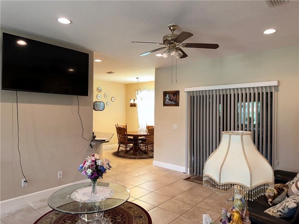 4667 Ashley Lake Cir - Photo 4 of 14