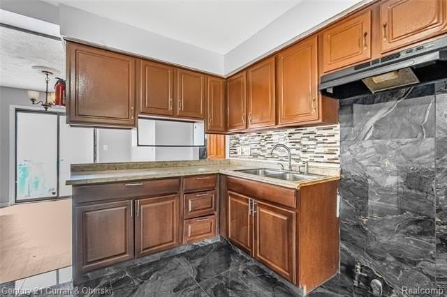 6042 Highview St - Photo 4 of 29