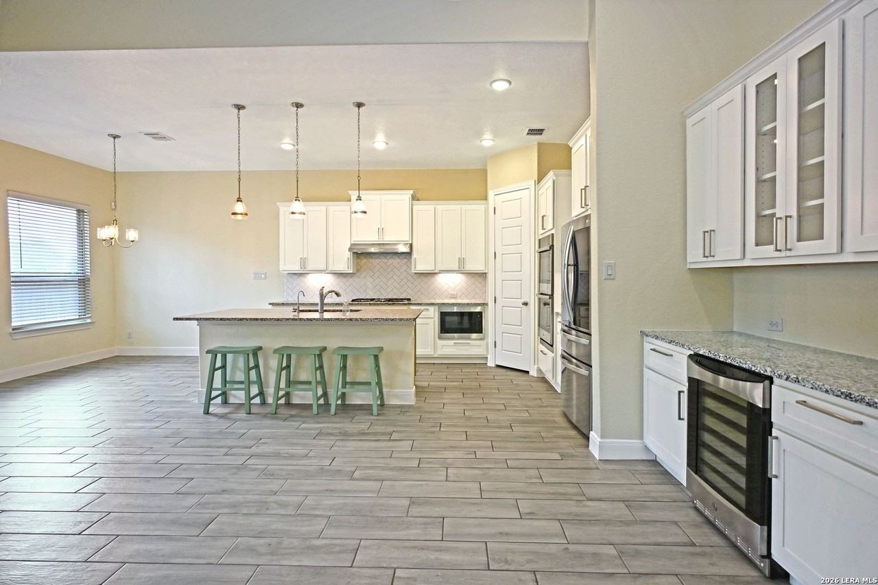 1434 Oaklawn Dr - Photo 5 of 43