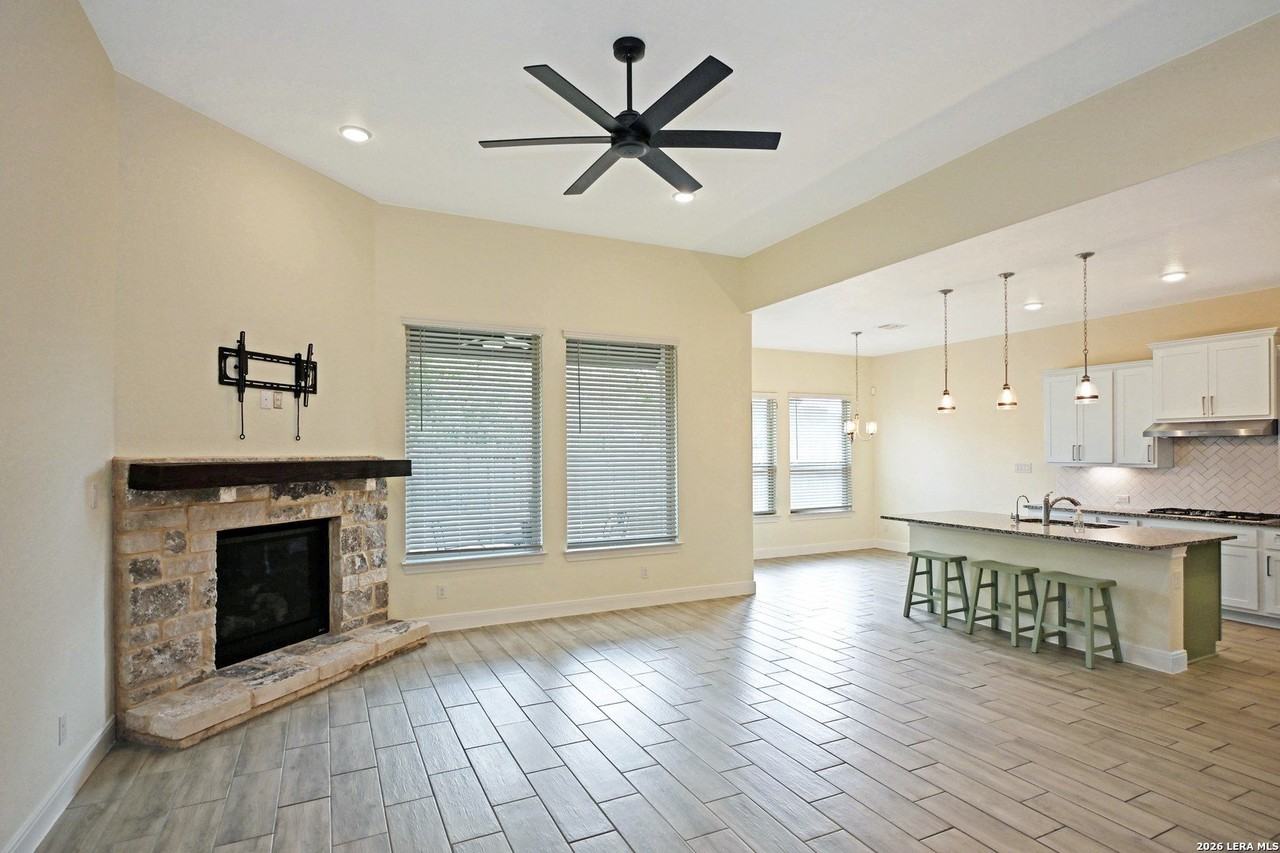 1434 Oaklawn Dr - Photo 6 of 43