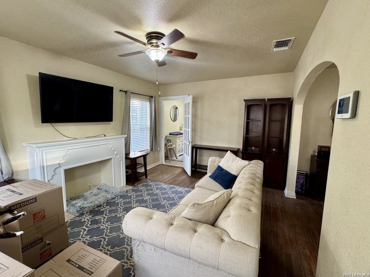 210 Haggin St - Photo 3 of 9