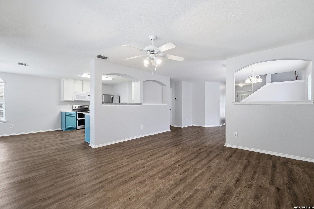 11102 Dewberry Fld - Photo 5 of 30