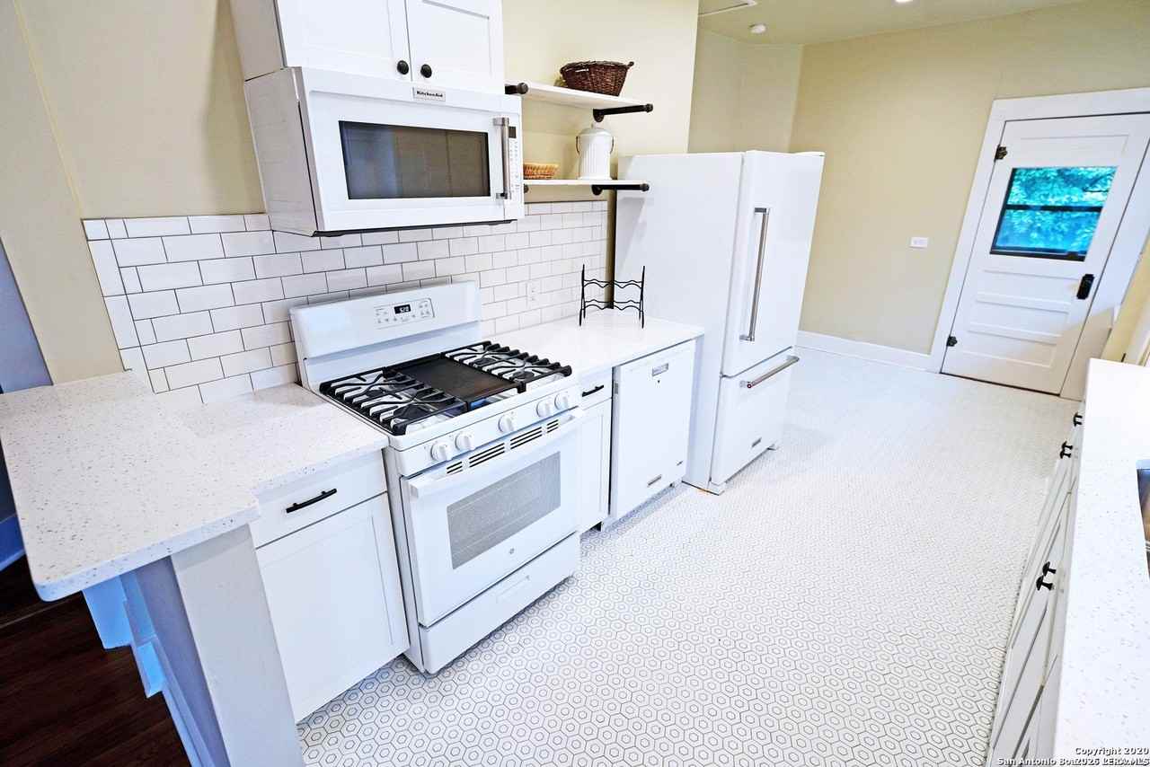412 E Myrtle St - Photo 4 of 20