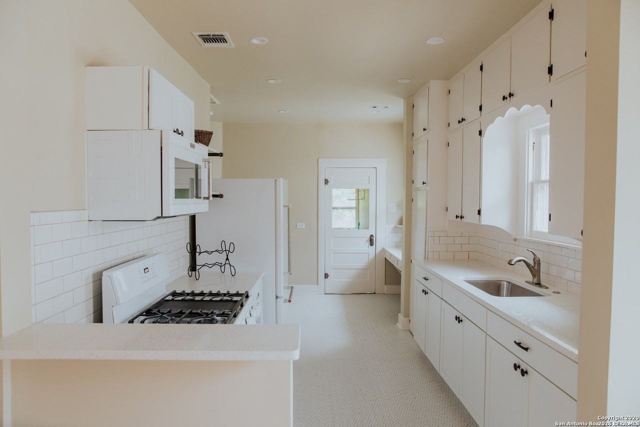 412 E Myrtle St - Photo 6 of 20