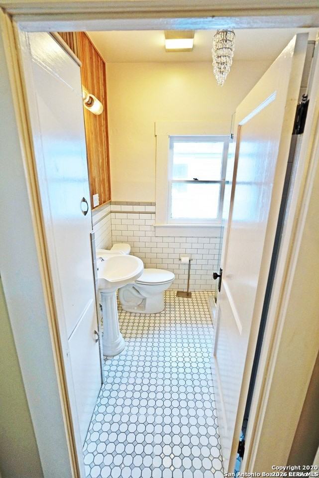 412 E Myrtle St - Photo 7 of 20