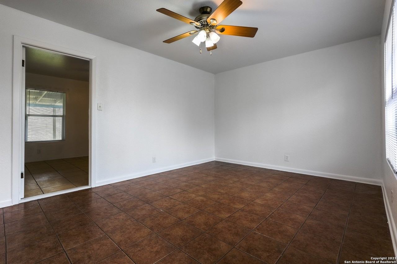 5434 Plumtree Dr - Photo 3 of 21
