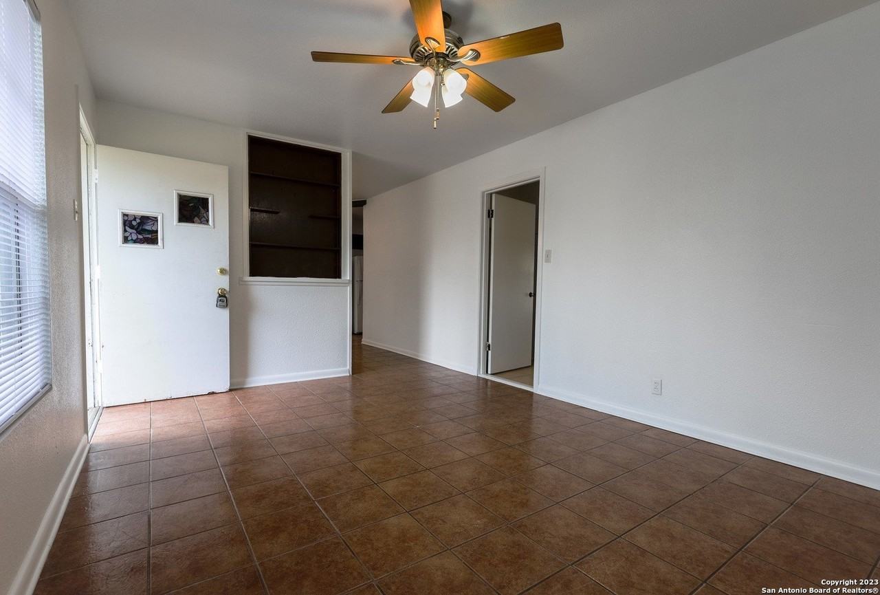 5434 Plumtree Dr - Photo 4 of 21