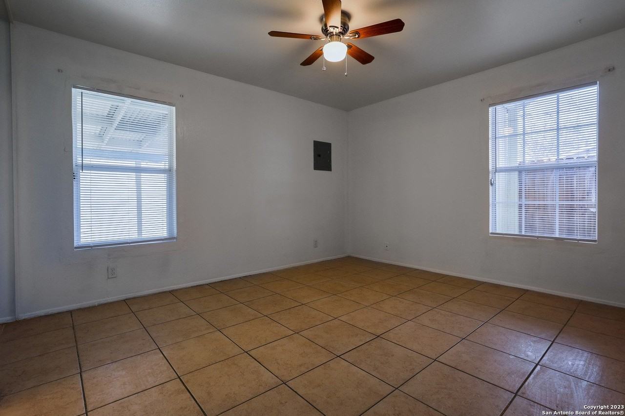 5434 Plumtree Dr - Photo 5 of 21