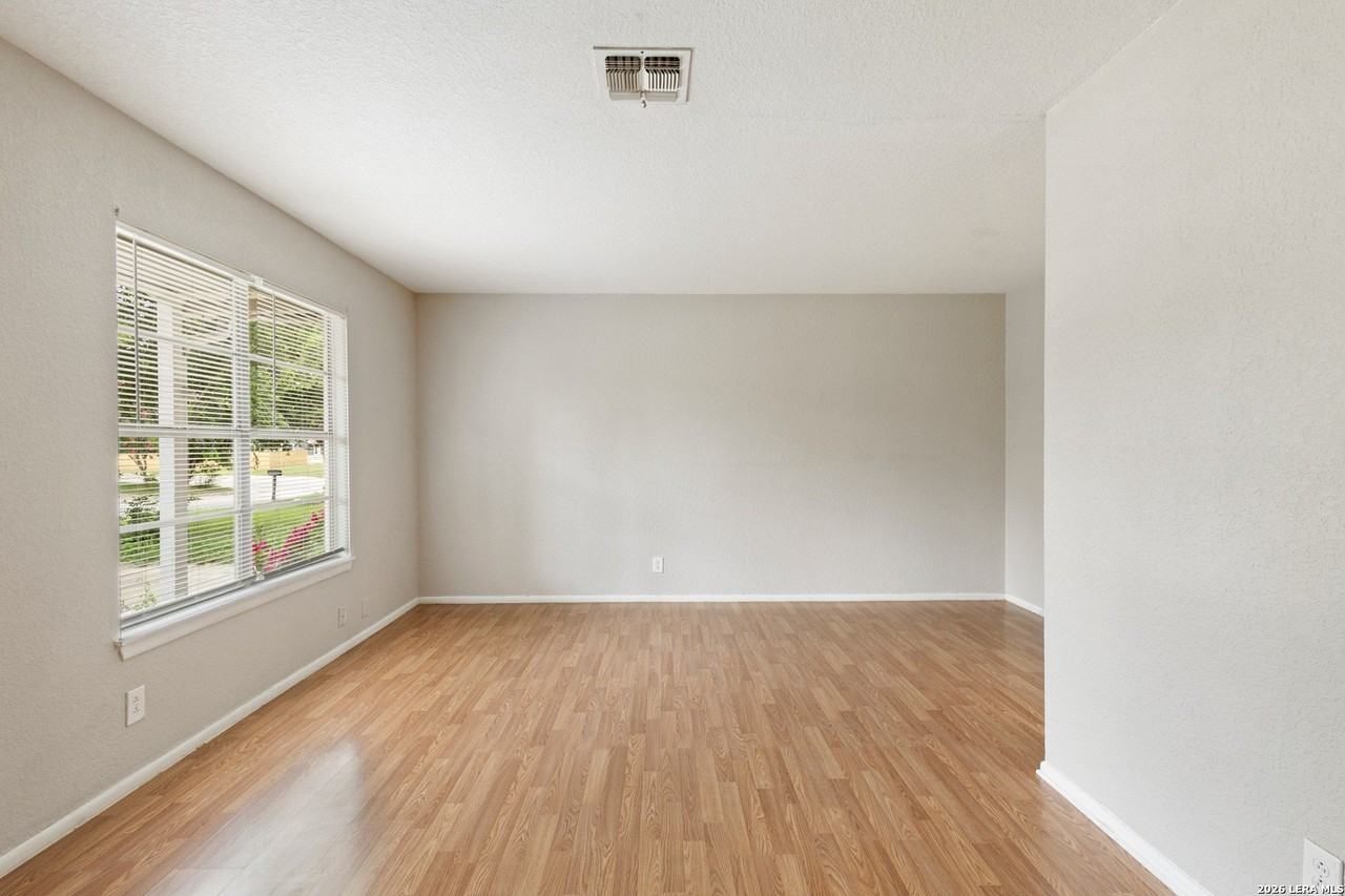 407 Cicero Dr - Photo 5 of 21