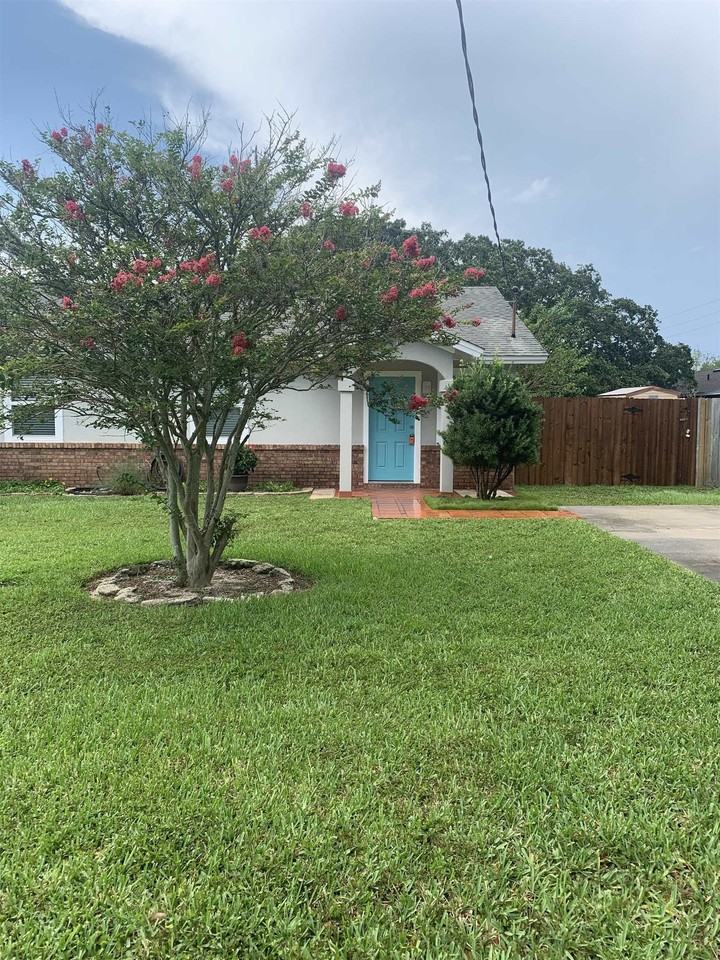 290 Floridian Ave #A - Photo 2 of 15