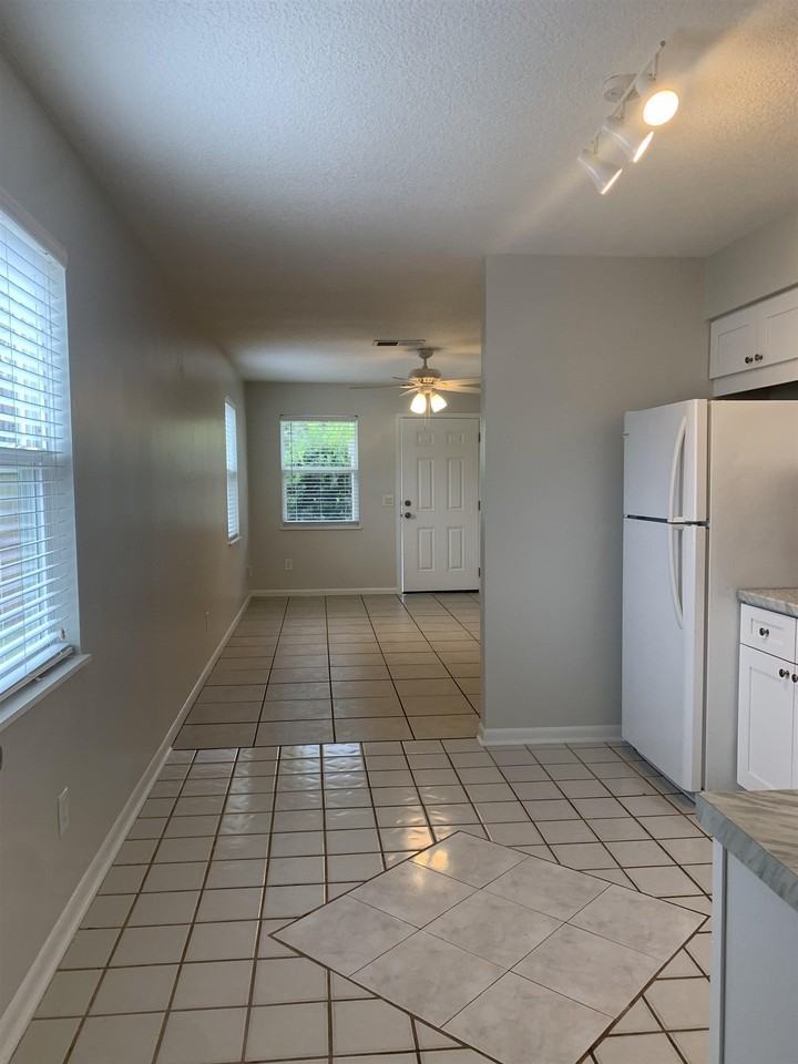 290 Floridian Ave #A - Photo 5 of 15
