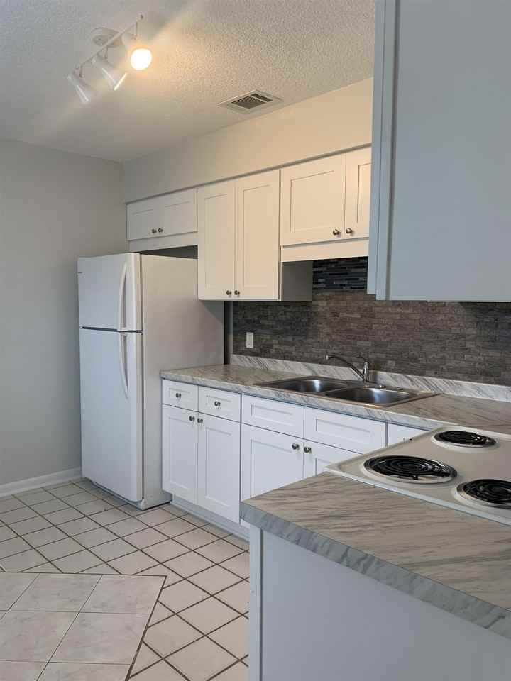 290 Floridian Ave #A - Photo 7 of 15