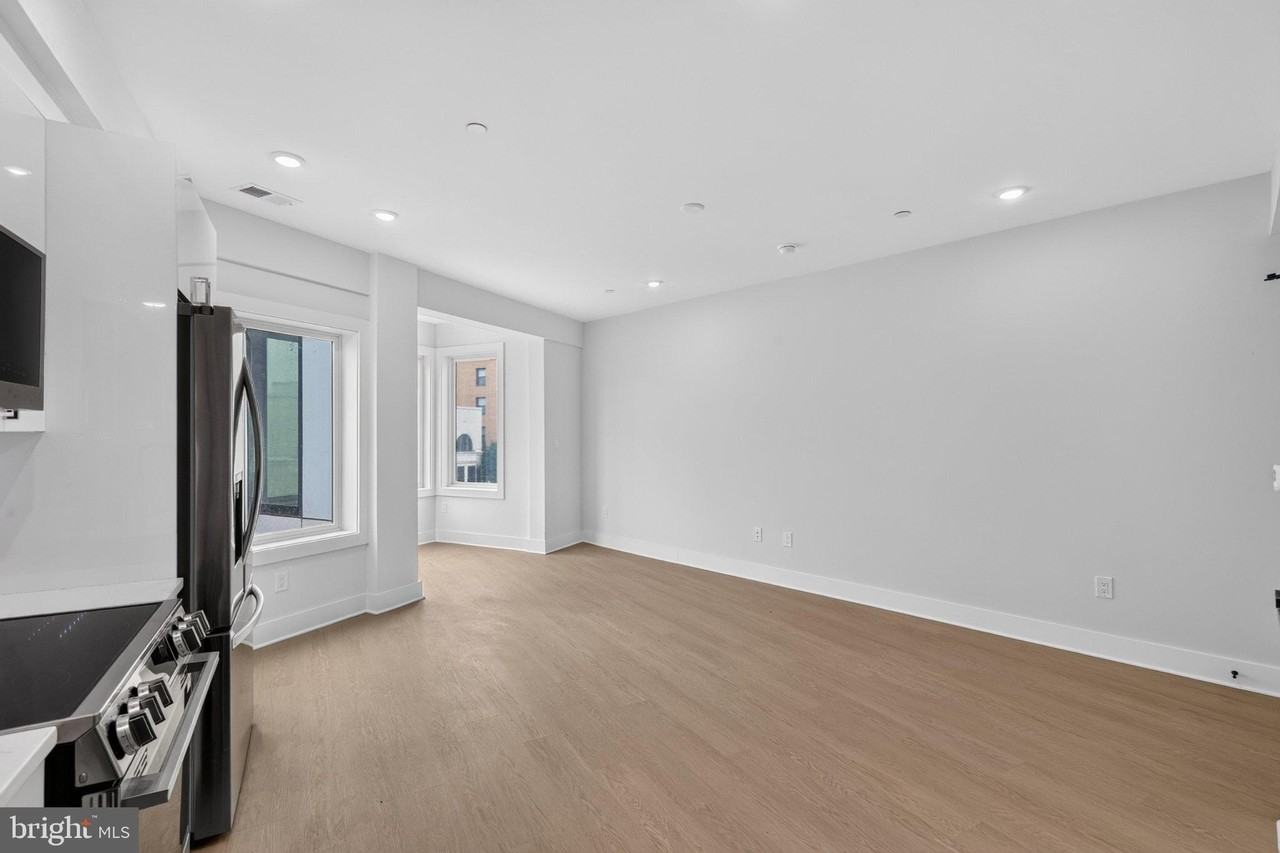 1650 Columbia Rd Nw #402 - Photo 4 of 19