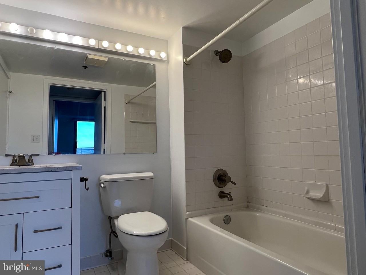 1275 25th St Nw #711 - Photo 4 of 12