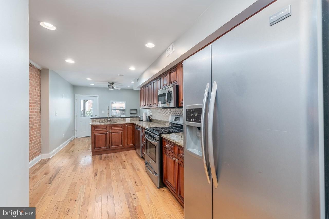 1825 Light St - Photo 5 of 33