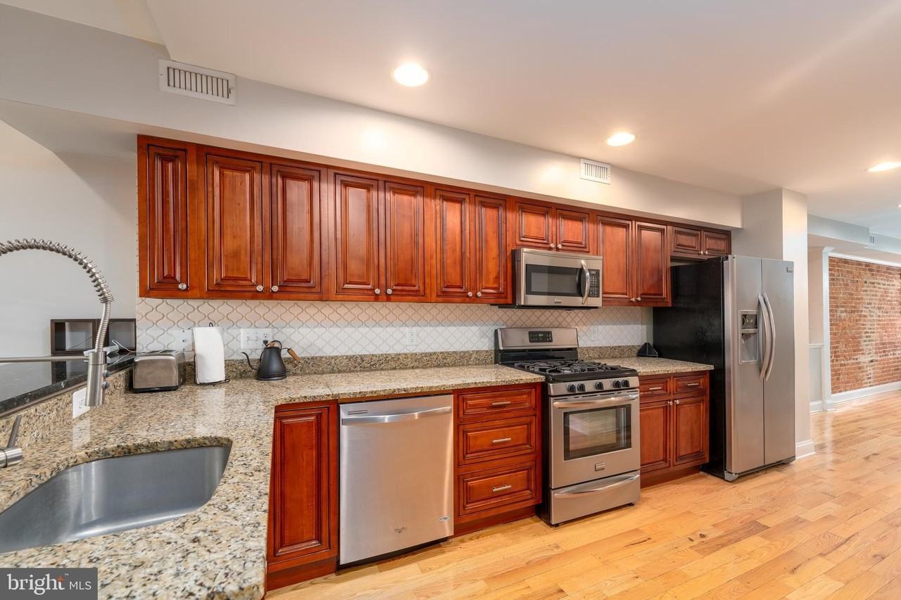 1825 Light St - Photo 6 of 33