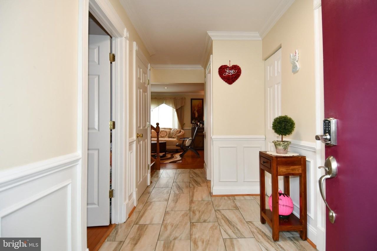 9401 Hickory View Pl - Photo 3 of 42