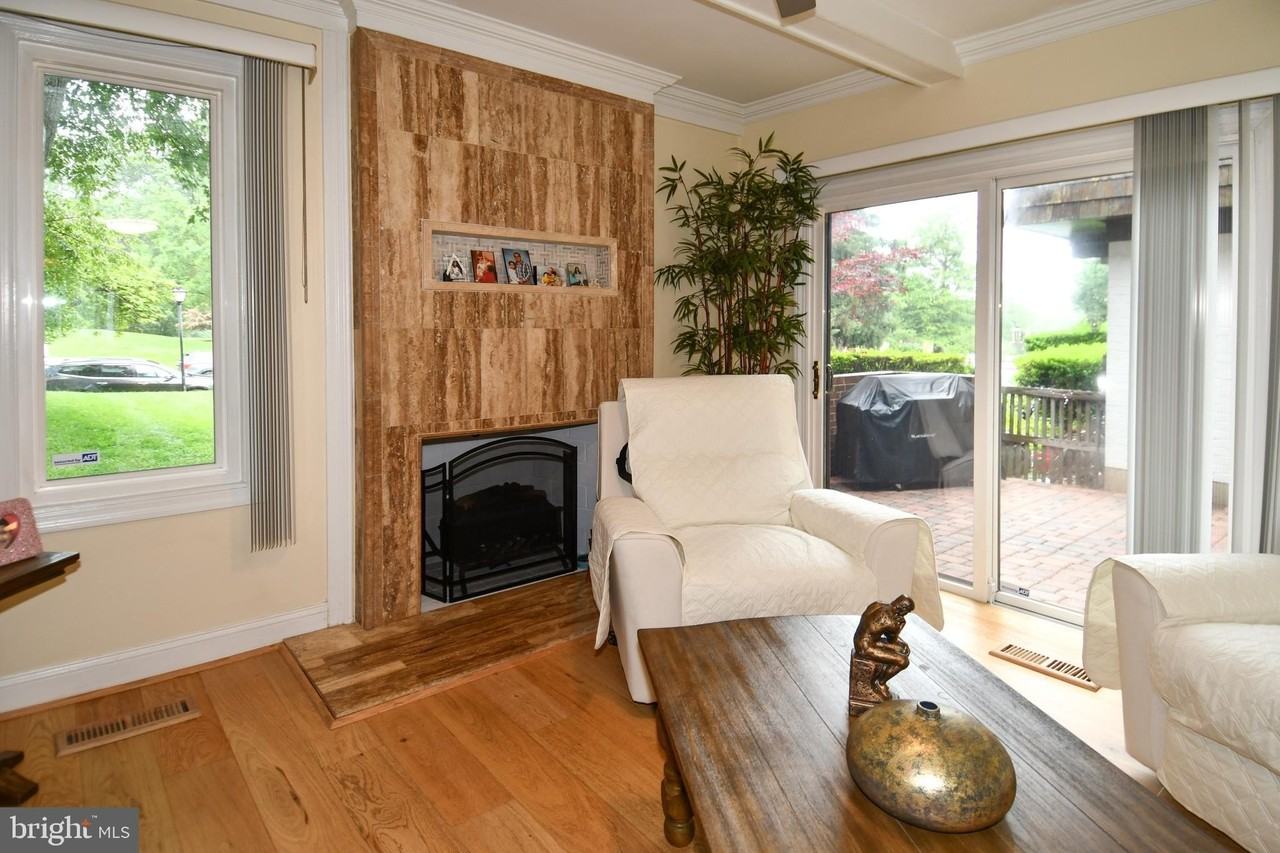 9401 Hickory View Pl - Photo 4 of 42